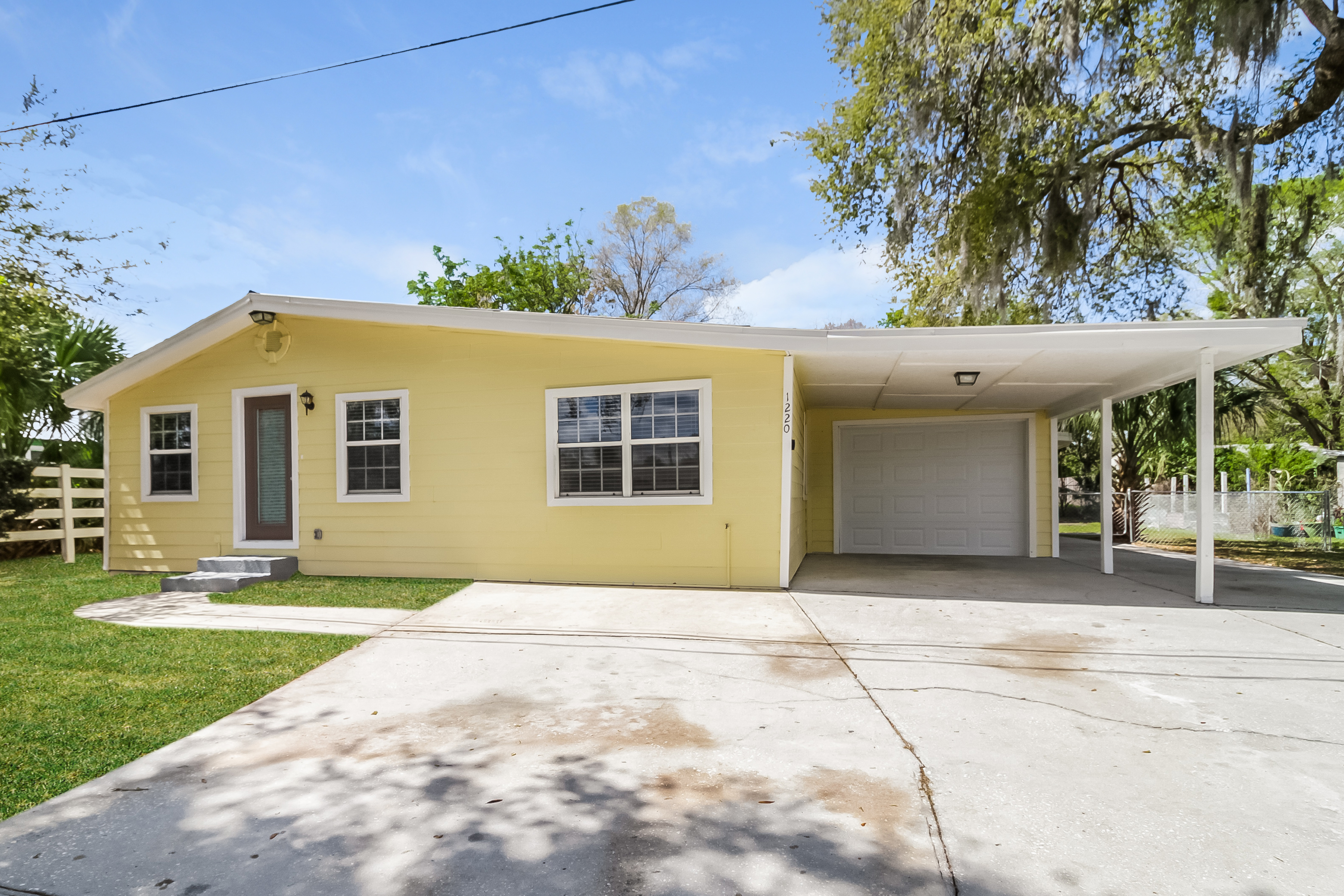 1220 MOTON SANFORD, FL 32771